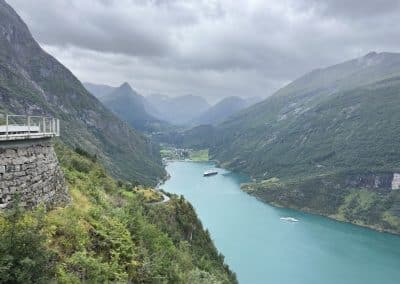 Fotos da vista do Fiorde de Geiranger na Noruega capturada em mais um motot tour premum