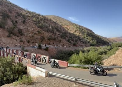 Grupo de motos KTM a viajar em Marrocos