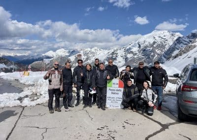 Grupo de team building a realizar uma viagem pelos Alpes em 2024